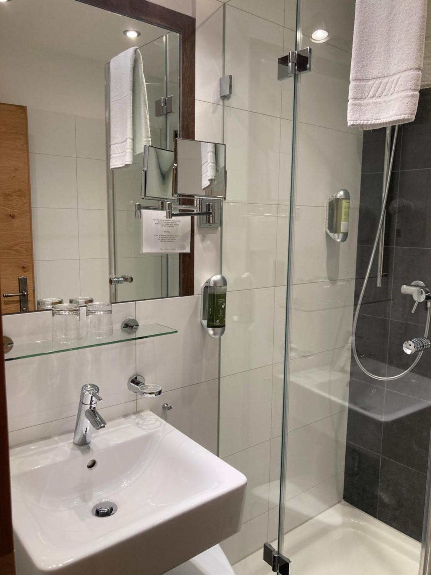 Beim Huber In Linden Hotel Linden  Bilik gambar