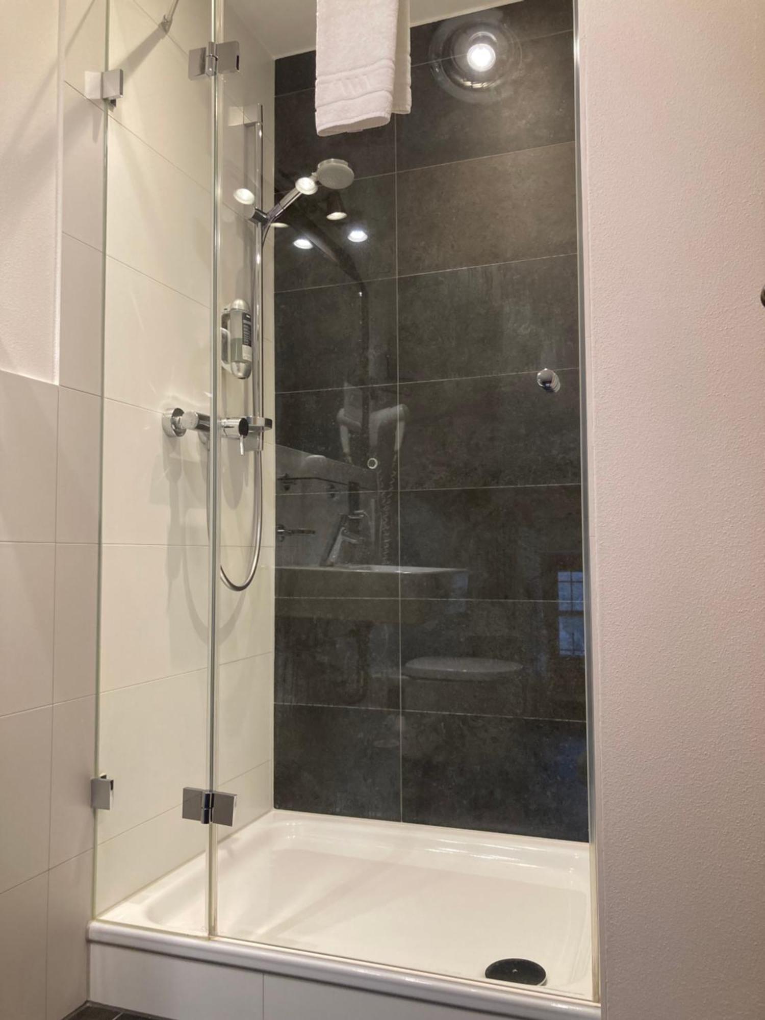 Beim Huber In Linden Hotel Linden  Bilik gambar