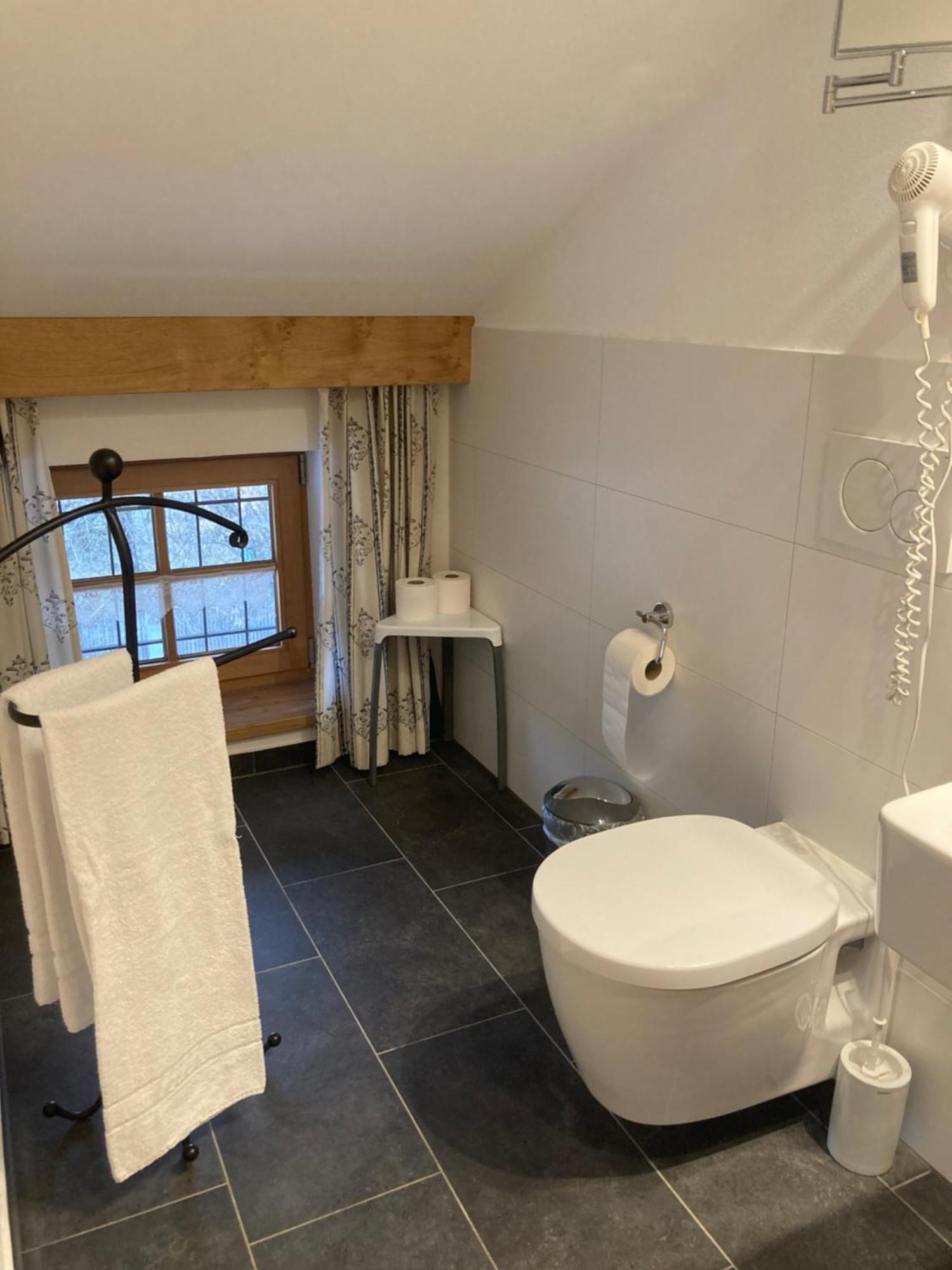 Beim Huber In Linden Hotel Linden  Bilik gambar